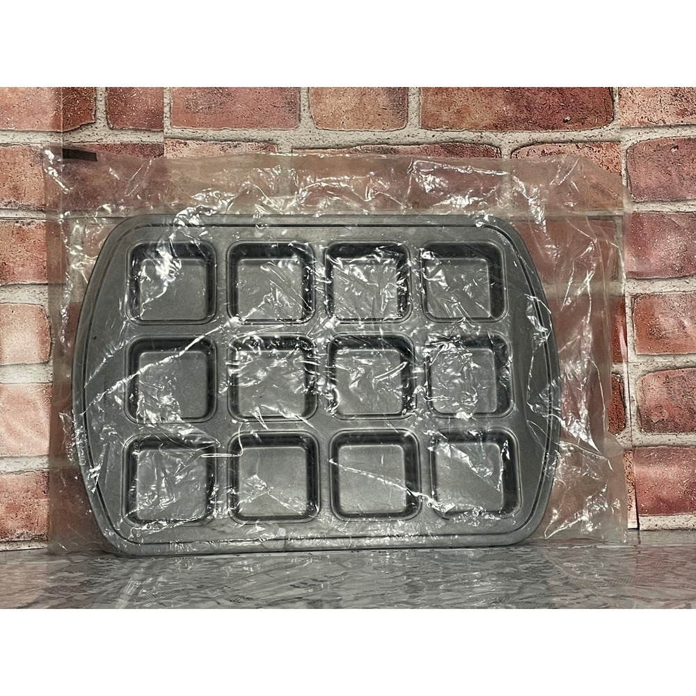 Pampered Chef Brownie Pan 1544 Nonstick 12 Cavity Square Individual sealed